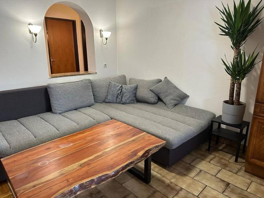 Geraeumige Rustikale Tiroler Wohnung 1-8 Personen Imst Bagian luar foto